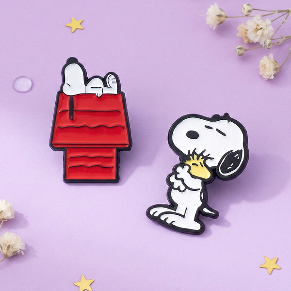 Peanuts Snoopy Enamel Pin - Happy Days