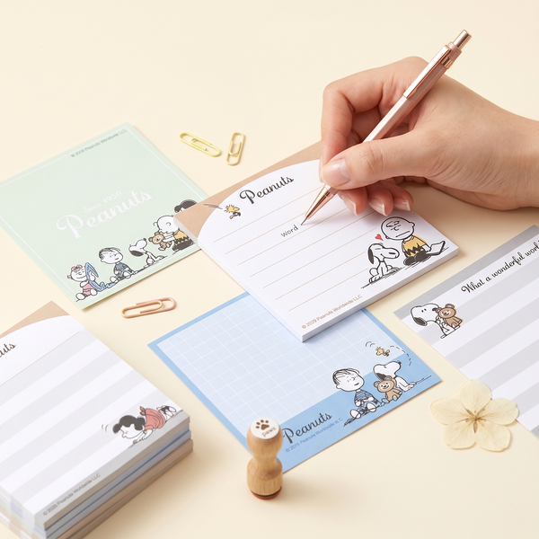 Peanuts Snoopy Square Memo Pad - Snoopy & Friends
